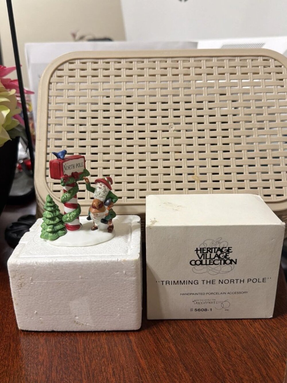 Department 56 "Trimming The North Pole" - 5608-1 - Heritage Village Collection